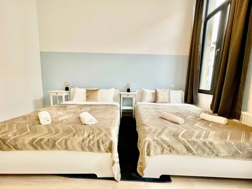 Luxury 2BR 1BA Near Fashion District by Oneluxstay