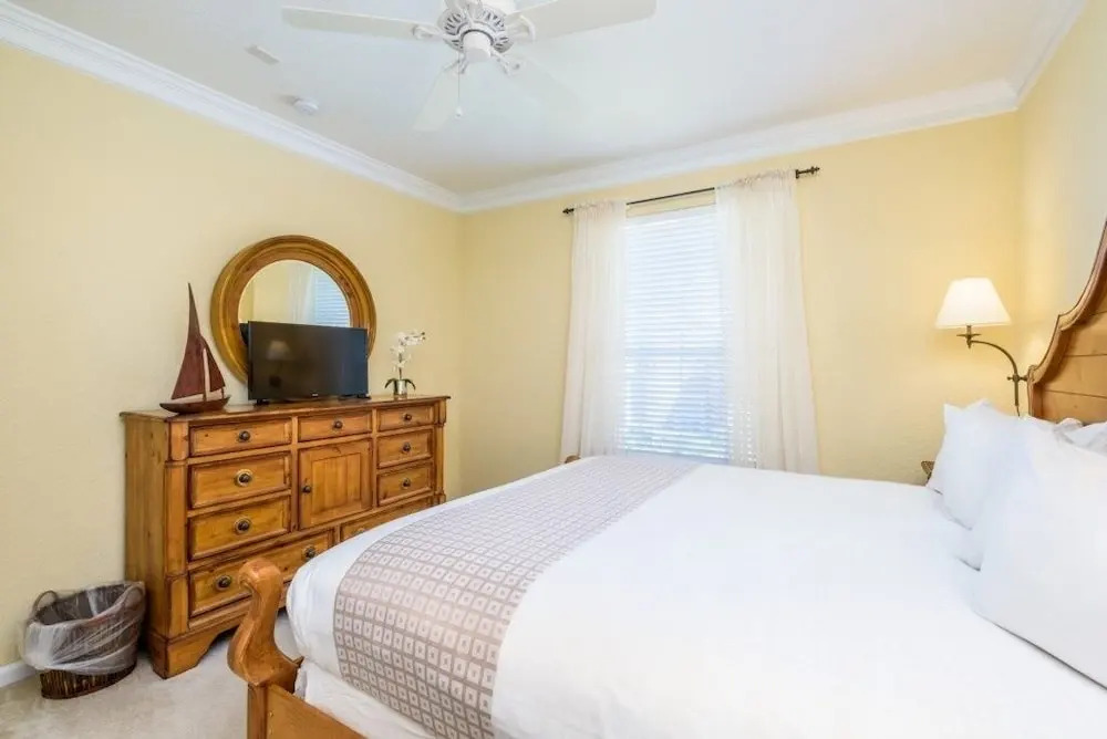 Gorgeous 3 Bed Premium Lakeview [cdc Clean] L 1010 3 Bedroom Condo
