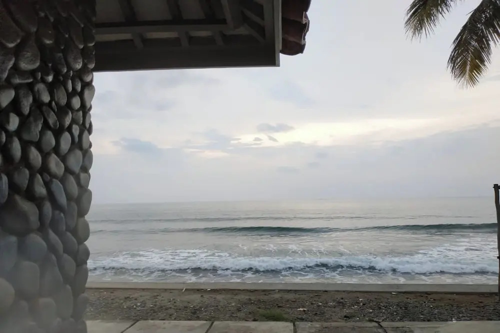 Hotel O Penginapan Putri Asih Sawarna
