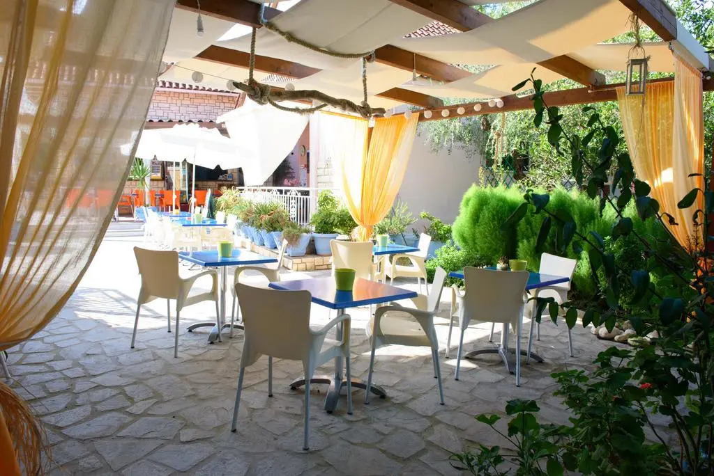 Tsolakis Studios & Apartments