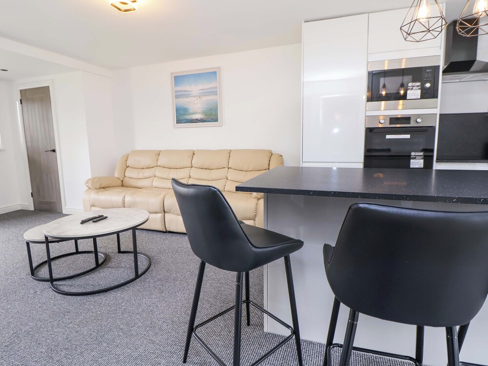 4 Willow Grove - Freehold