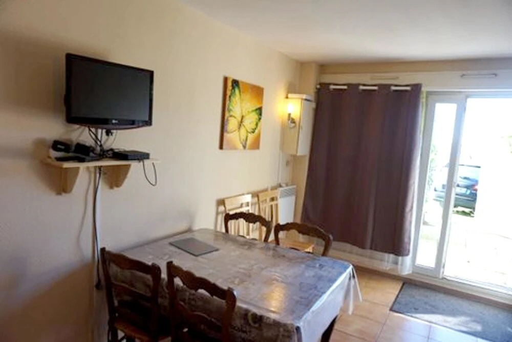 Apartment With one Bedroom in Bernières-sur-mer, With Enclosed Garden