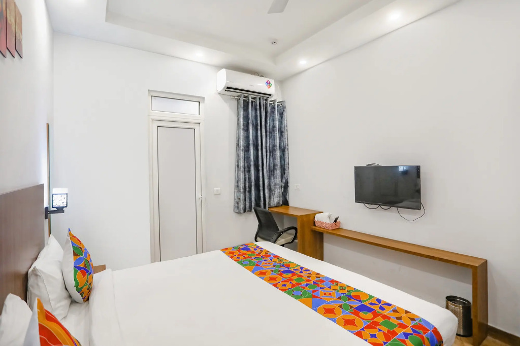 FabHotel Indirapuram by SBG Near Sec 62 Noida