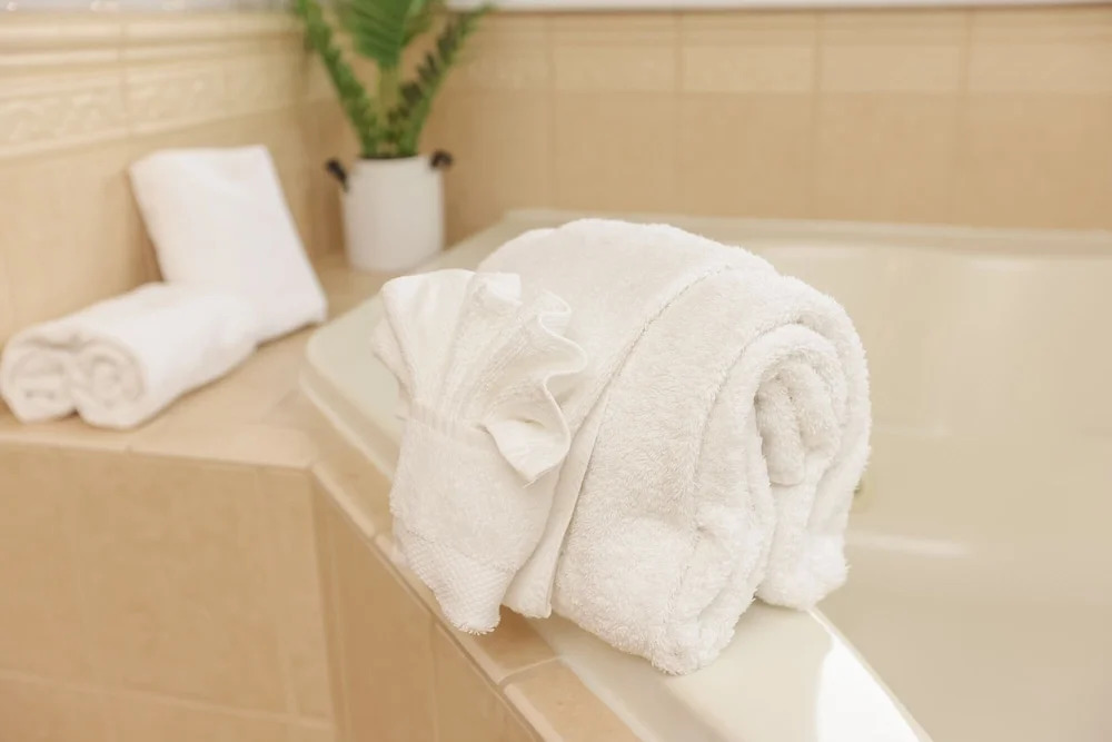 The Burrus House Inn Waterfront Suites