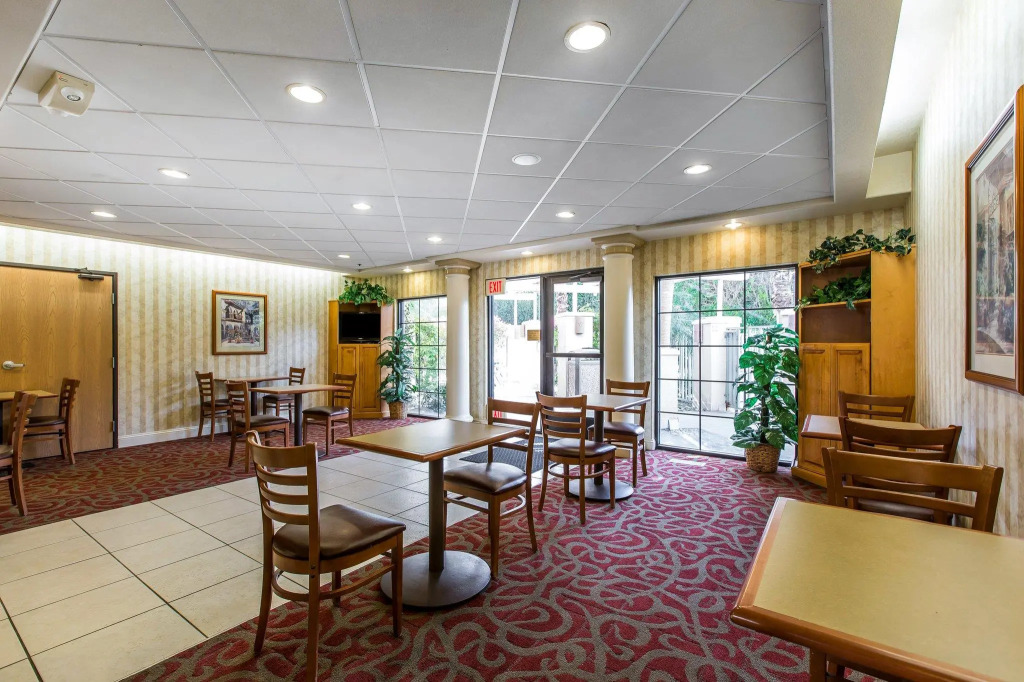 Comfort Suites Palm Desert I-10