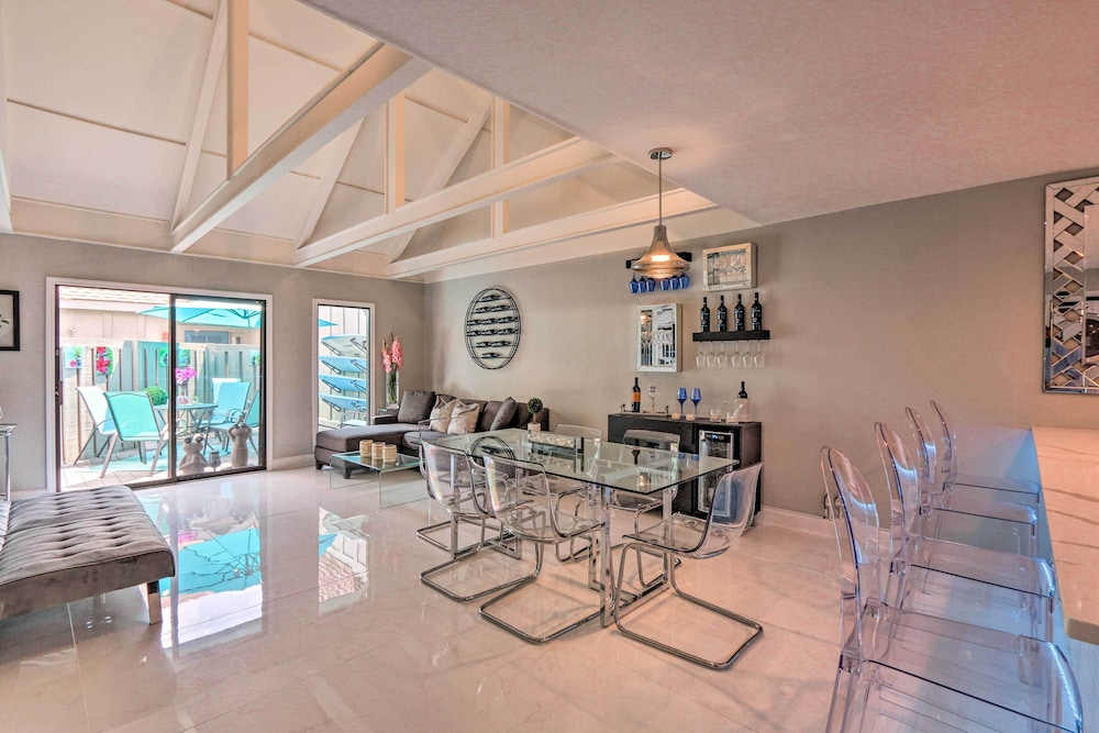Coastal Resort Beach Villa u003c 1 Mi to Shore