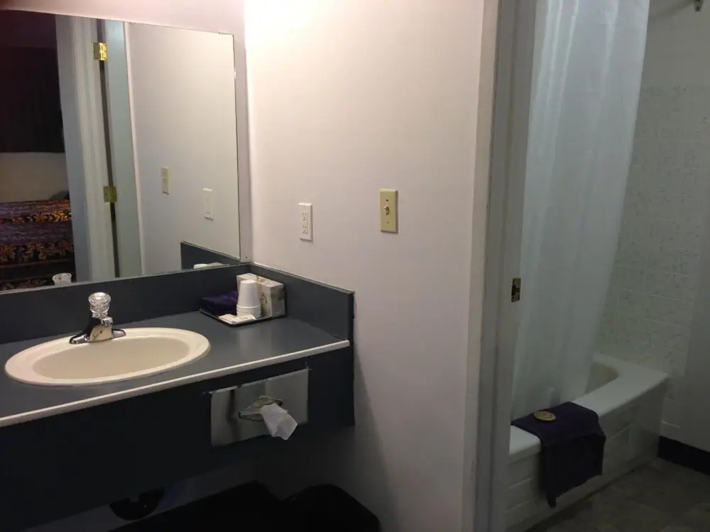 Plains Motor Inn