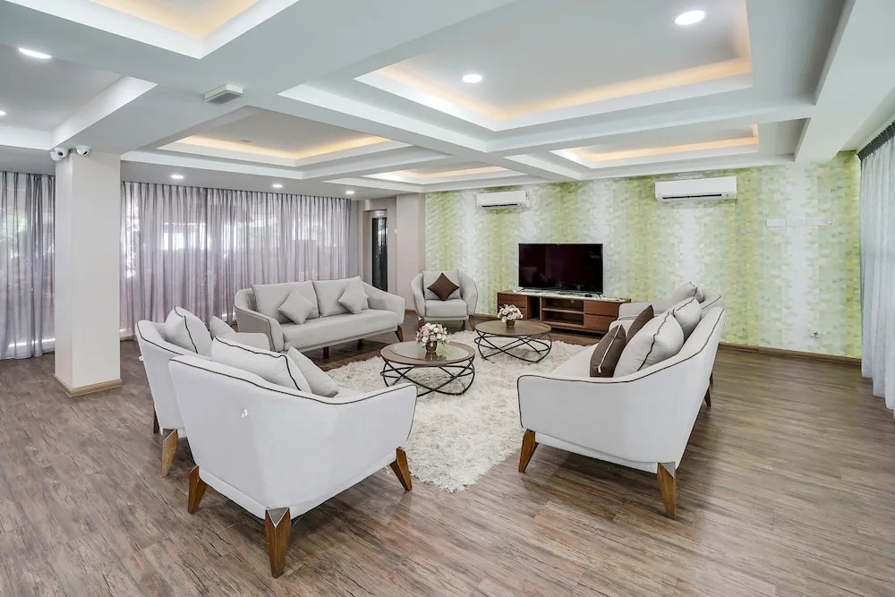 Capital O 90490 Zaques Hotel