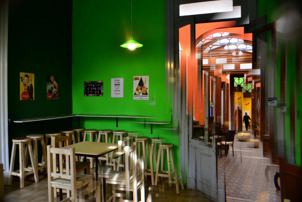 Retro Art Hostel