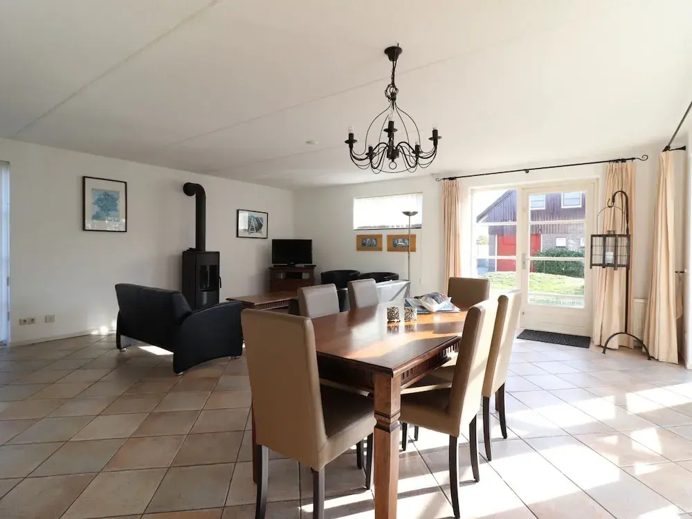 Thatched Villa With Bath in a Holiday Park