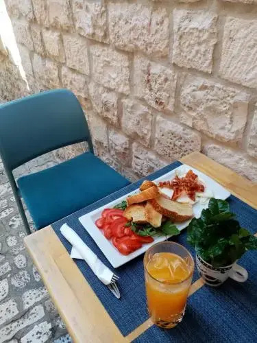 Old town Villa TROGIR STARS with free parking