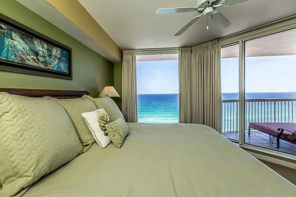 LATITUDE ADJUSTMENT 3 Bedroom Holiday Home by Five Star Properties