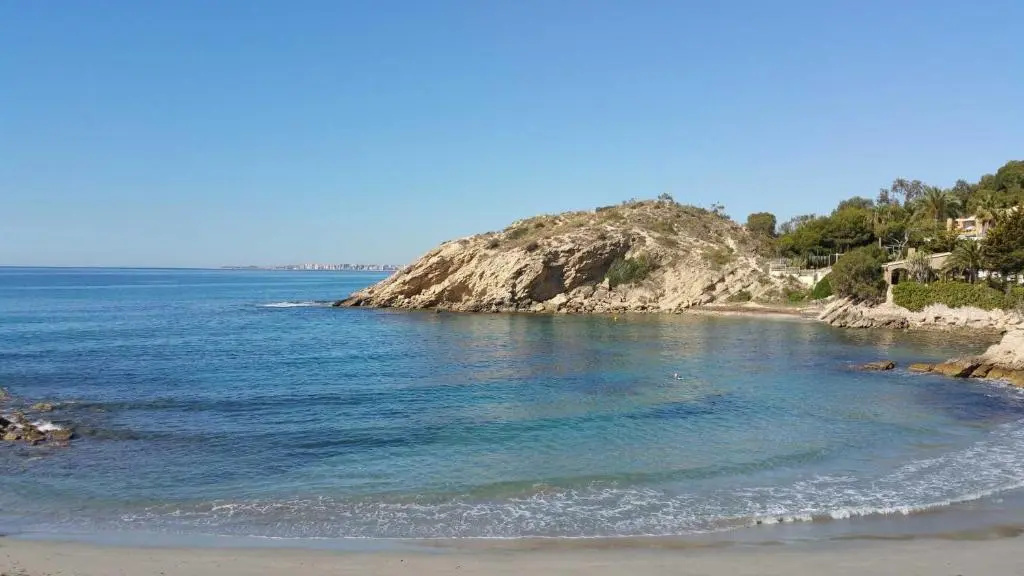 House with exclusive pool and garden 7 min walk from the beach and the center