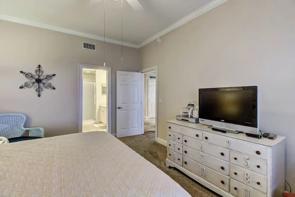 1 Block From the Beach, Next to Ft Clinch State Park and 2 Miles From Historic Centre Street