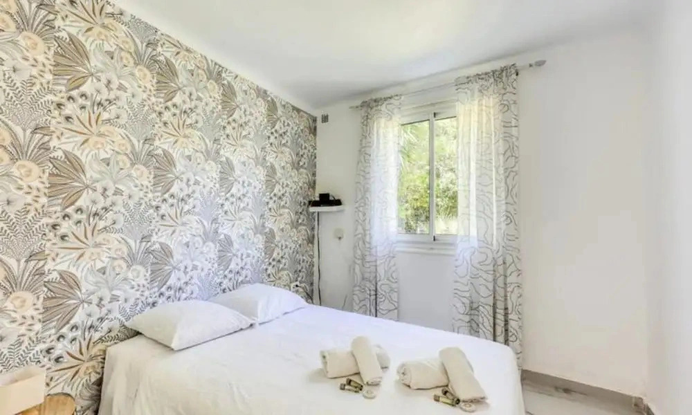 Villa in Toulon With Pool and Mont Faron Views