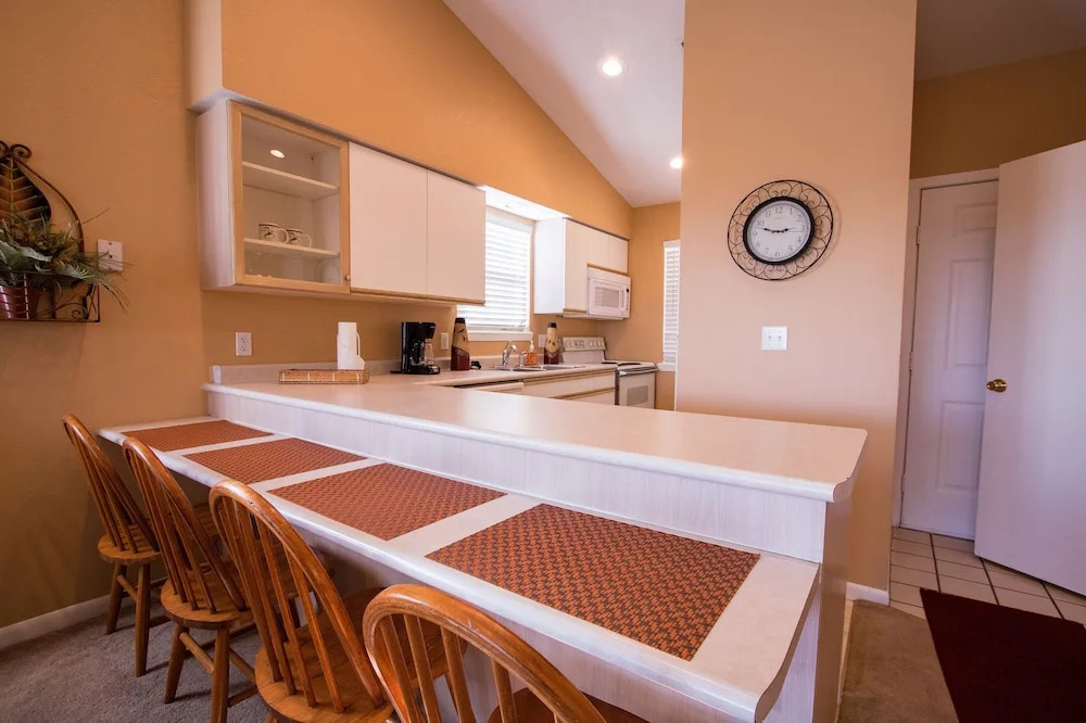 Overlook Grove - 2 Br Condo