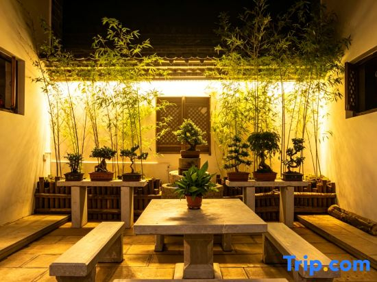 Yunmo Chinese Inn (Jianshui Ancient Town Zhu Family Garden)