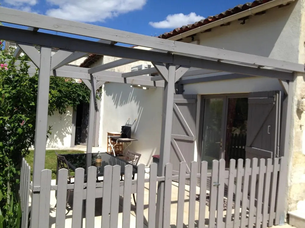 Studio in Saint-jean-d'angély, With Private Pool, Enclosed Garden and