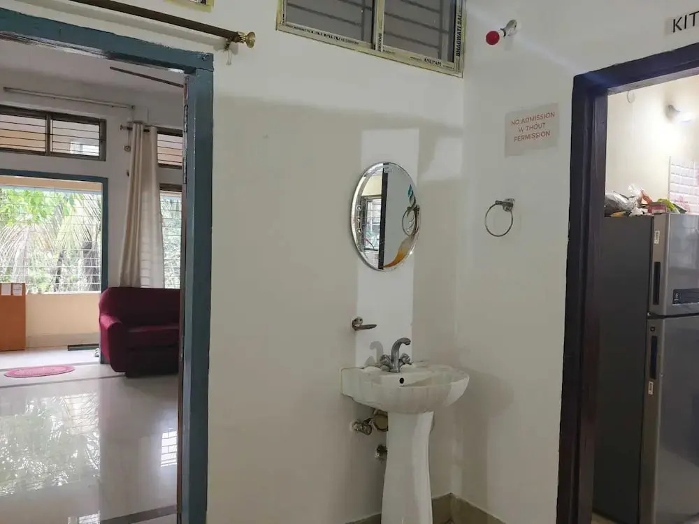 Shimrays Minimalist Hostel