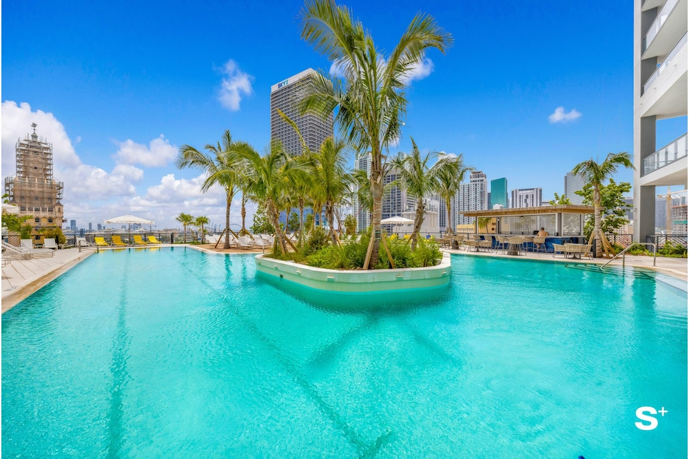 Upscale 3-BD Condo in DTW Miami