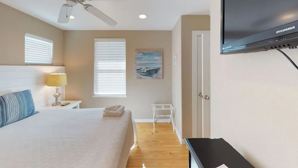 Dockside House SC #2 4 Bedrooms 2.5 Bathrooms Home
