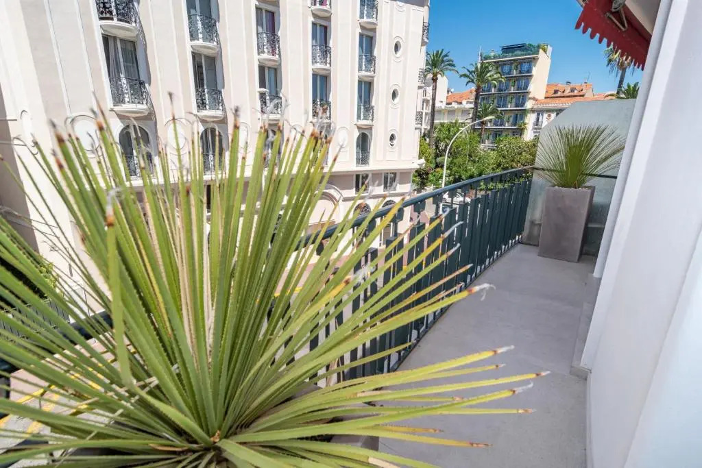Cannes Center La Croisette Splendid 2 BR in premium residence gardens and balcony by Olam Properties