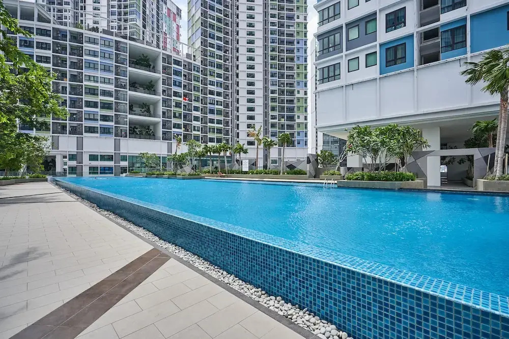 OYO Home 1143 Elegant 2br I-soho I-city