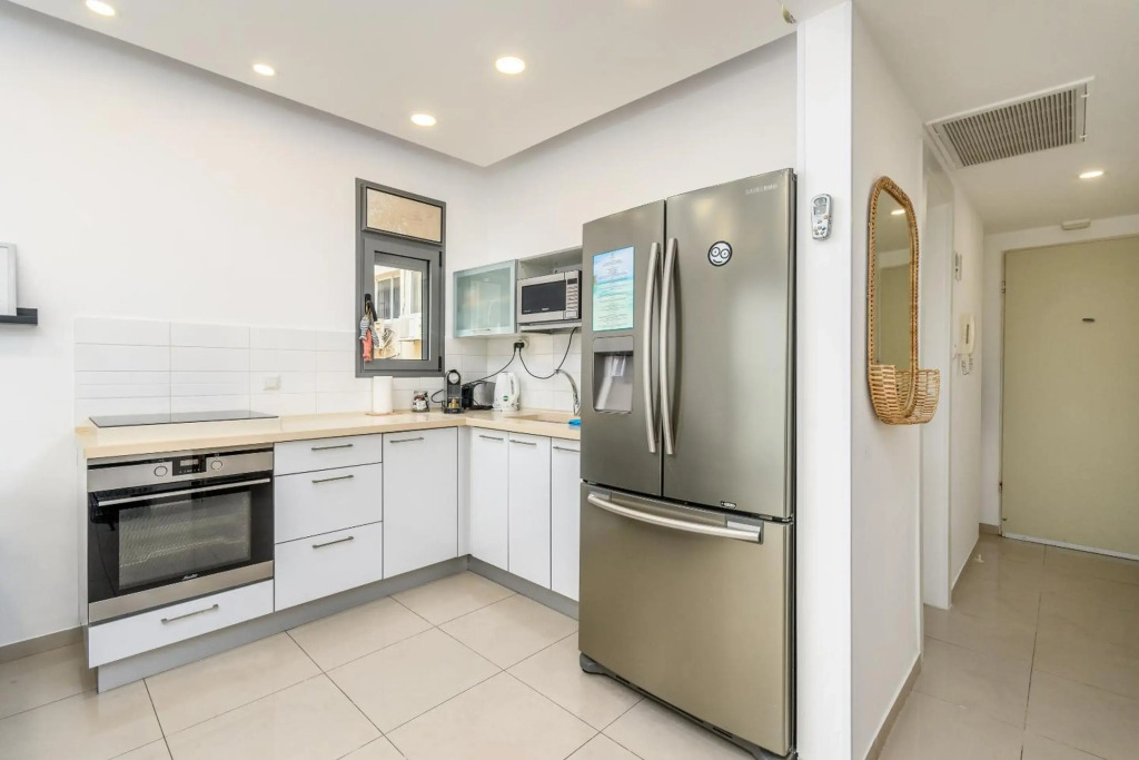 Very nice 1 BDR apartment 2 min from the beach !