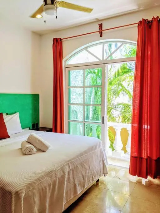 18br up to 50guest Castillos Playacar walk to Beach and 5th Ave 1000Mbps
