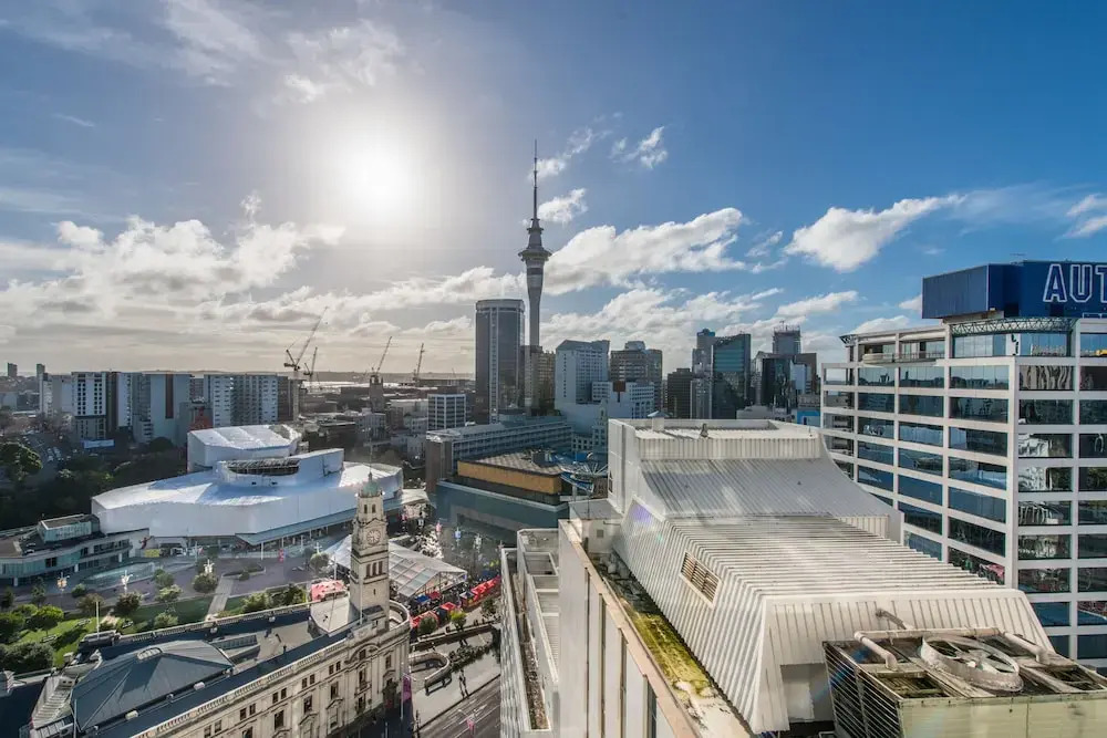 JHT  2 BRM apartment Skytower Sea view