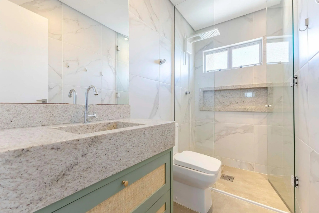 Exclusivo Apartamento com Vista Mar e Saída Direta para Praia