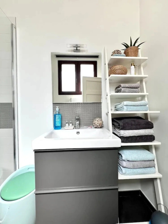 A Chic Haven in the Heart of Urban Nature