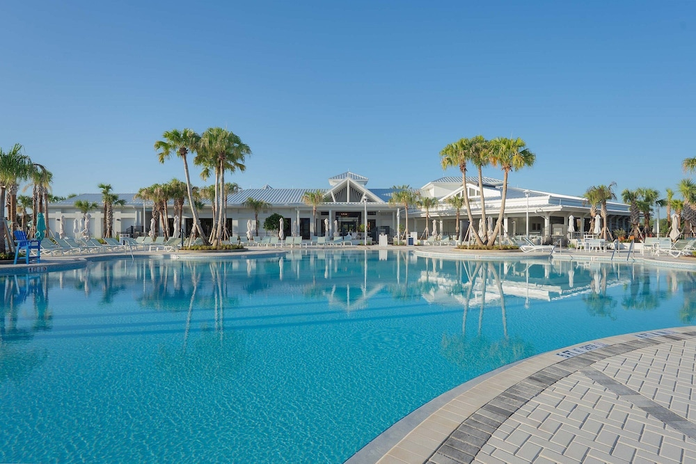 Luxury 5BR w/ Private Pool Windsor