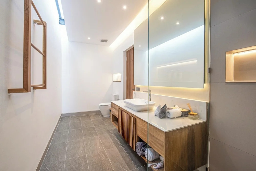 Exquisite 6BR Canggu Villa 400m to Pristine Beach