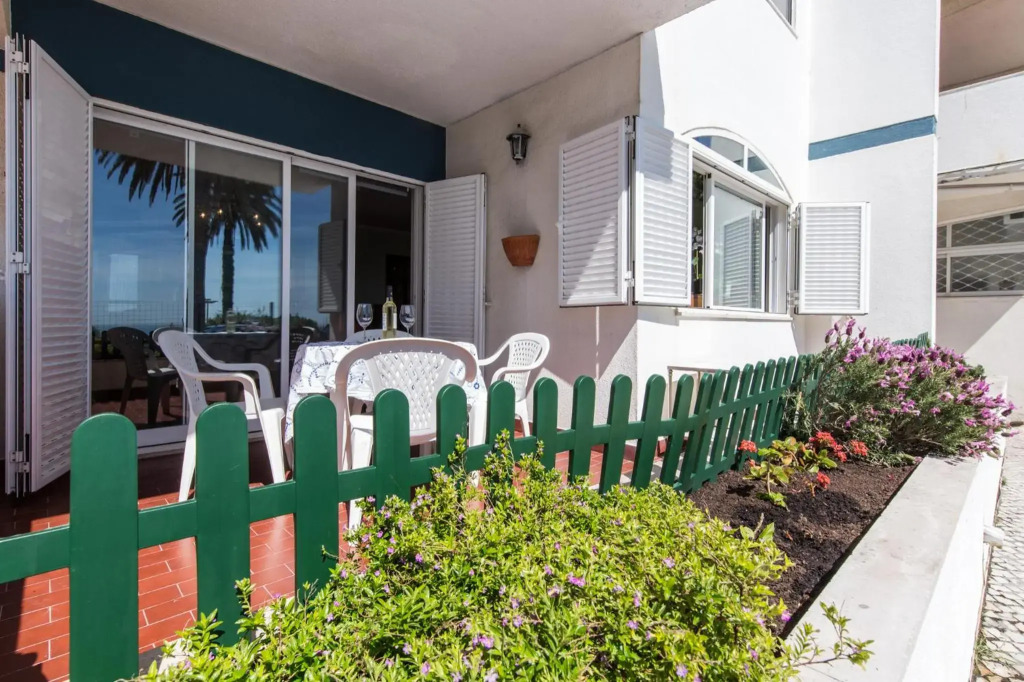 "HomeySuite" in Estoril Beach Apartment