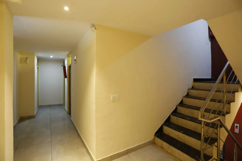 OYO Rooms 099 Near Victory Tunnel Shimla