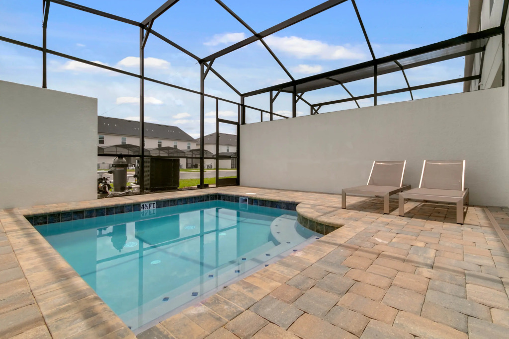 4 Bedrooms 4 Bathrooms Solara 8964 Ad