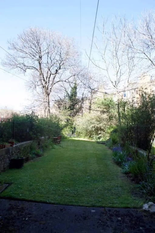 2 Bedroom Stockbridge Apartment