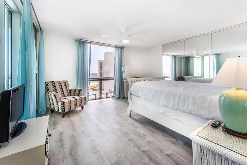 Shoreline Towers 3083