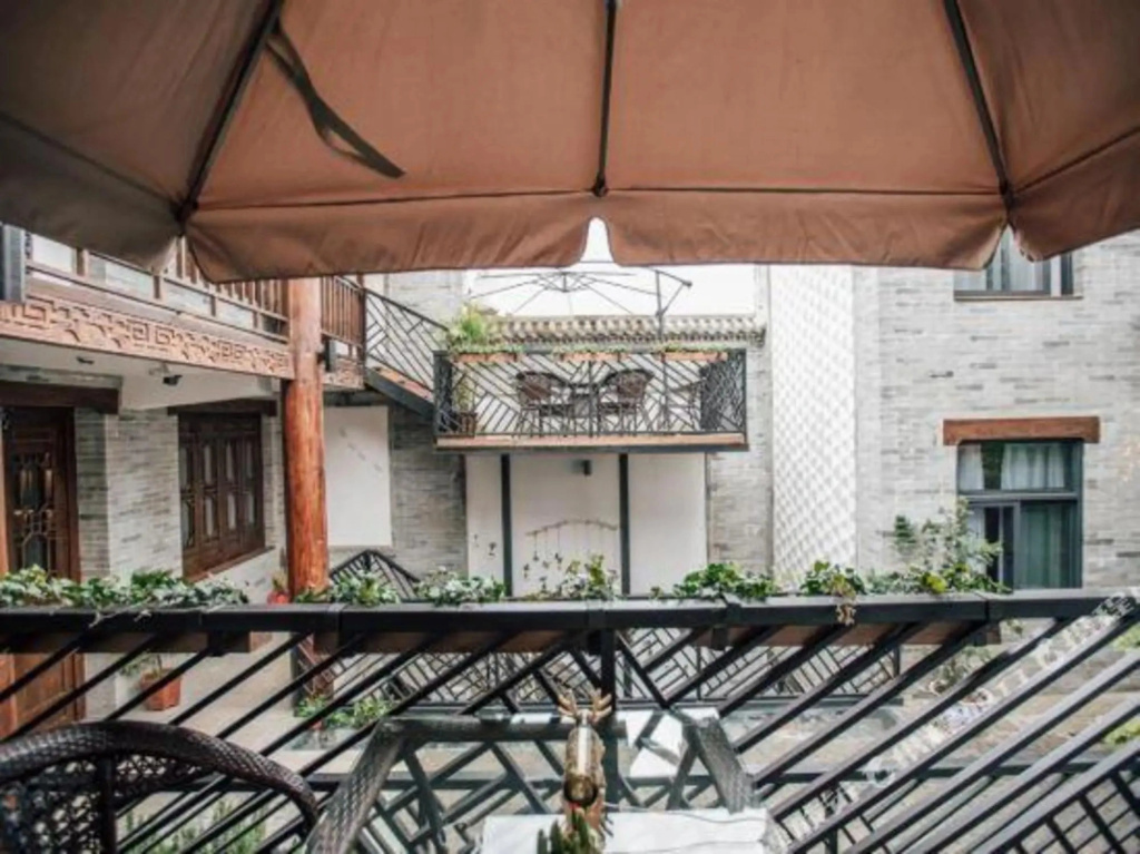 Leos Inn