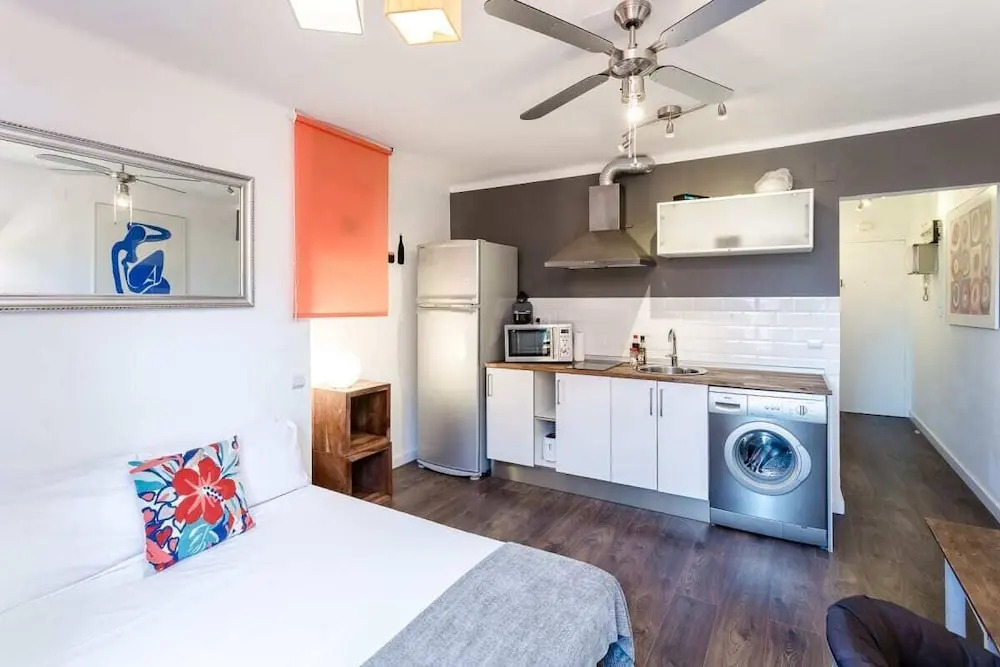 Pleasant Studio With Balcony Close to Camp Nou - Barcelona !