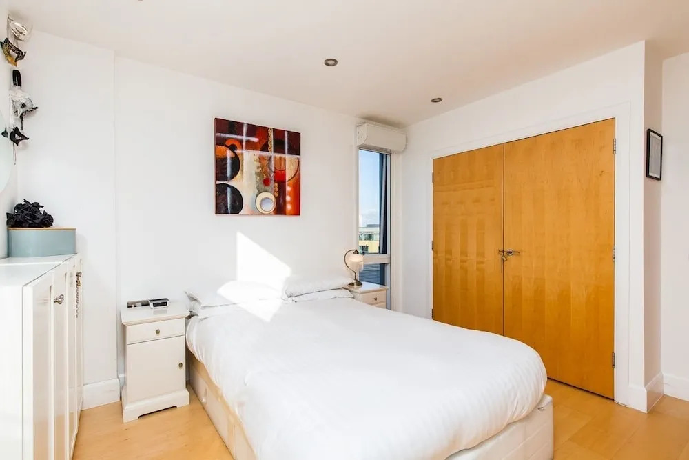1 Bed Top Floor Flat near Shoreditch