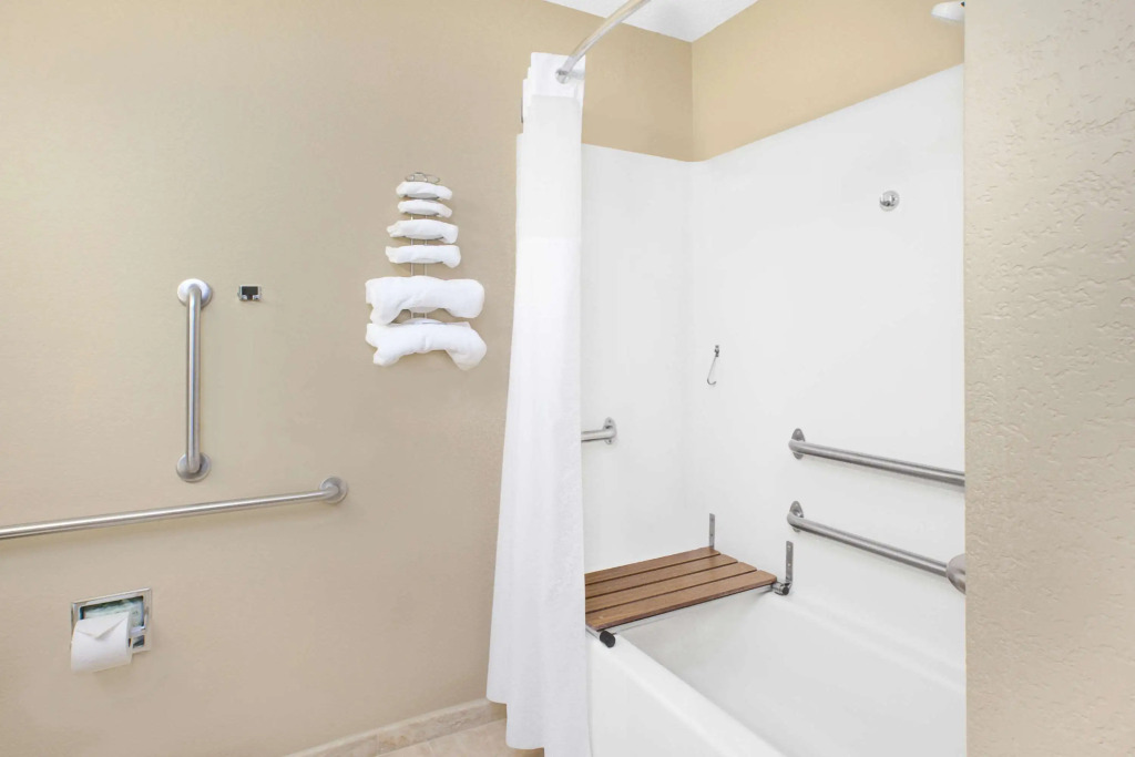 AmericInn by Wyndham Clear Lake
