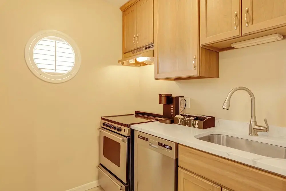 1 Mi to Mohegan Sun: Studio w/ Golf Course Views