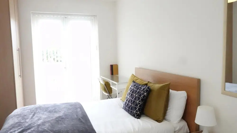 Private Rooms-Private Bathrooms-Near Airport- CABIN CREW paradise