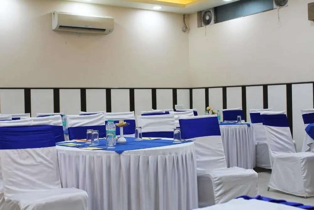 Hotel R K Palace - Simple Stay Royal Comfort