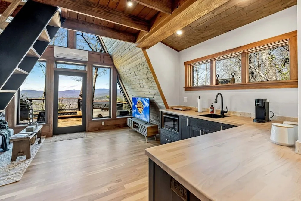 A-frame Retreat Hot Tub Mtn Views Spa Bath