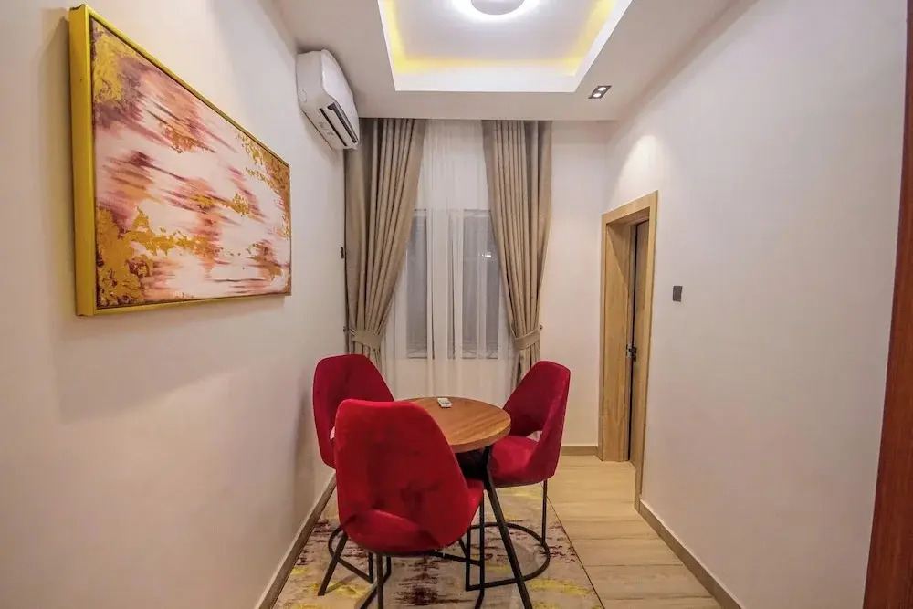 Benin City Blissful Apartment - Cozy 2BR Retreat