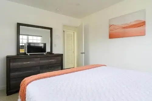 Fantastic 3Bedrooms House with Pool 6mins to Ocean