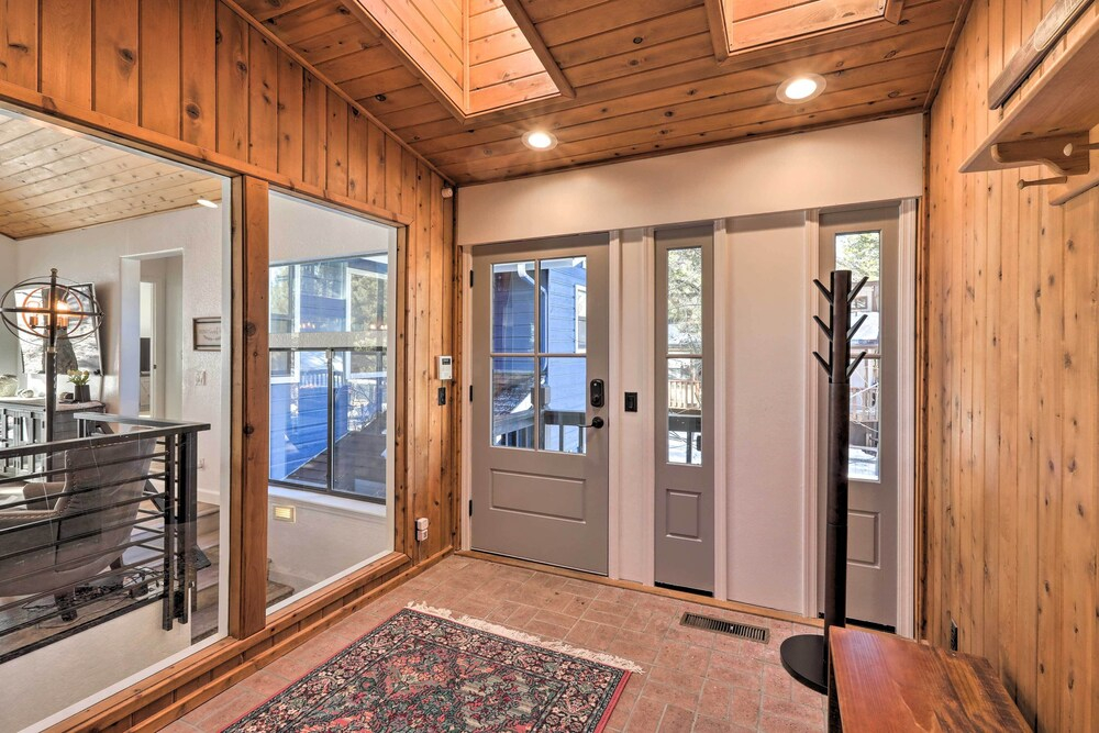 Mtn-view Cabin w/ Game Room & Deck in Flagstaff